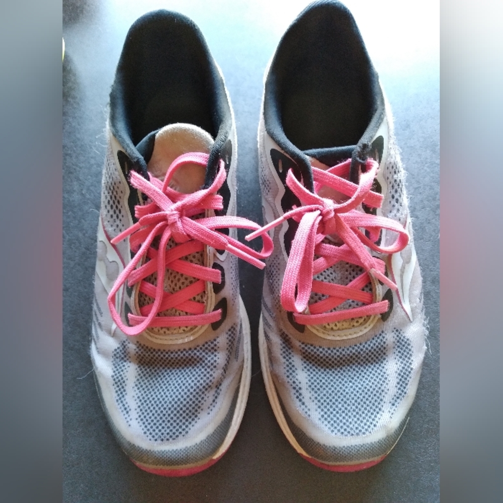 Boys 3.5 sneakers By Saucony  boys gym shoes